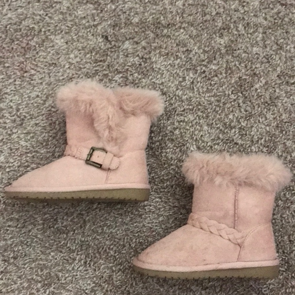 Pink suede fir boots